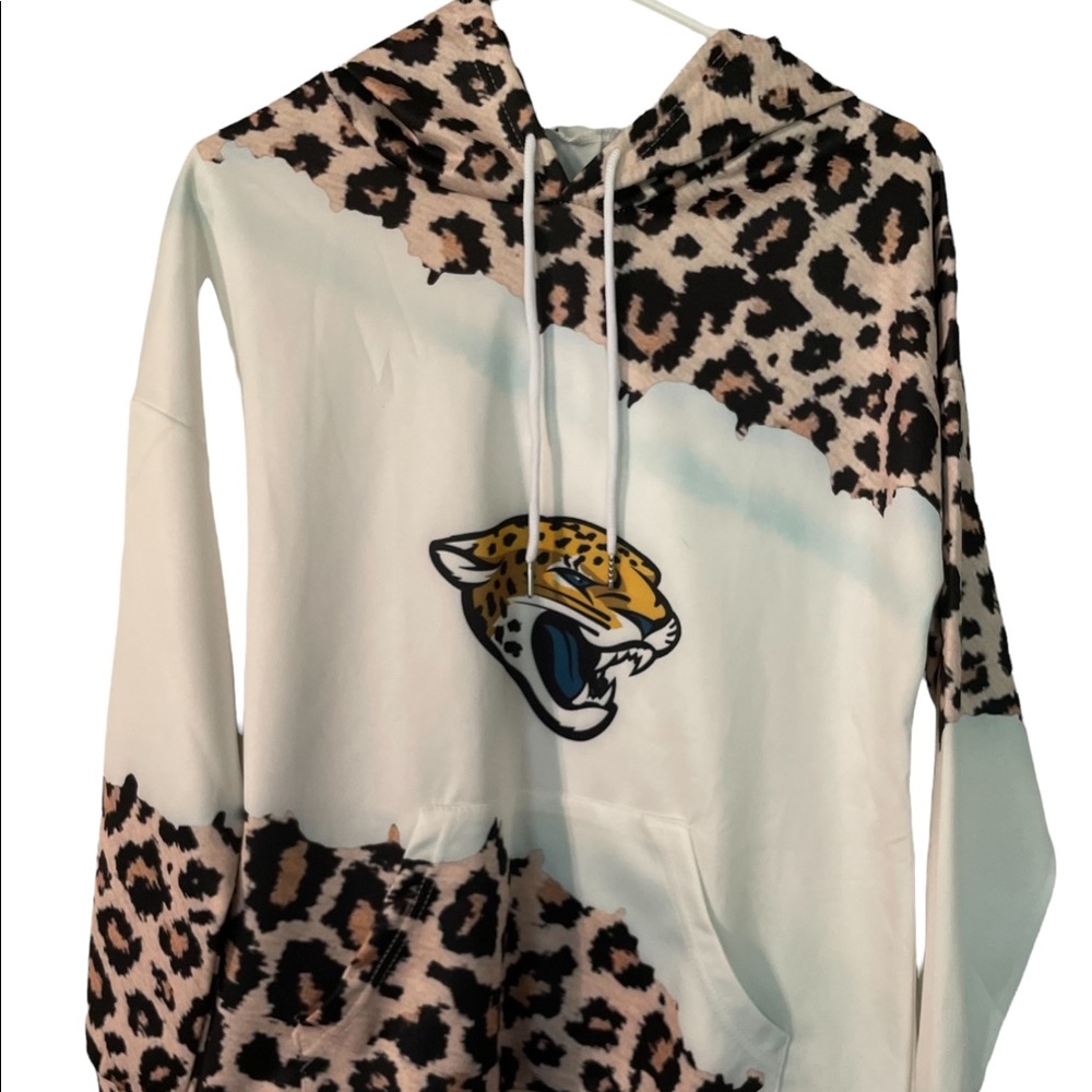 Jacksonxille Jaguars Womans Jaguar Print Hoodie Size M